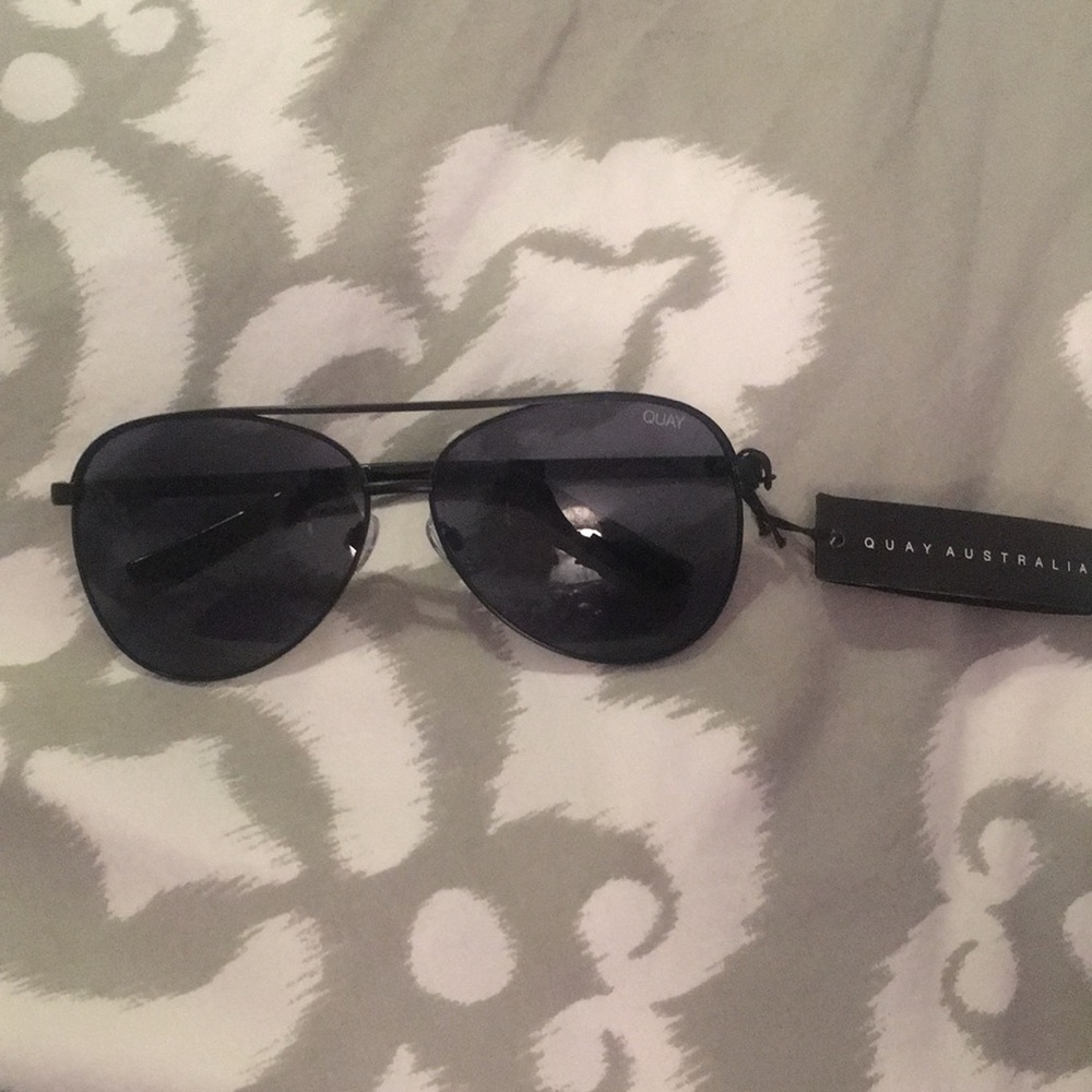 Quay Vivienne Aviator Style Sunglasses